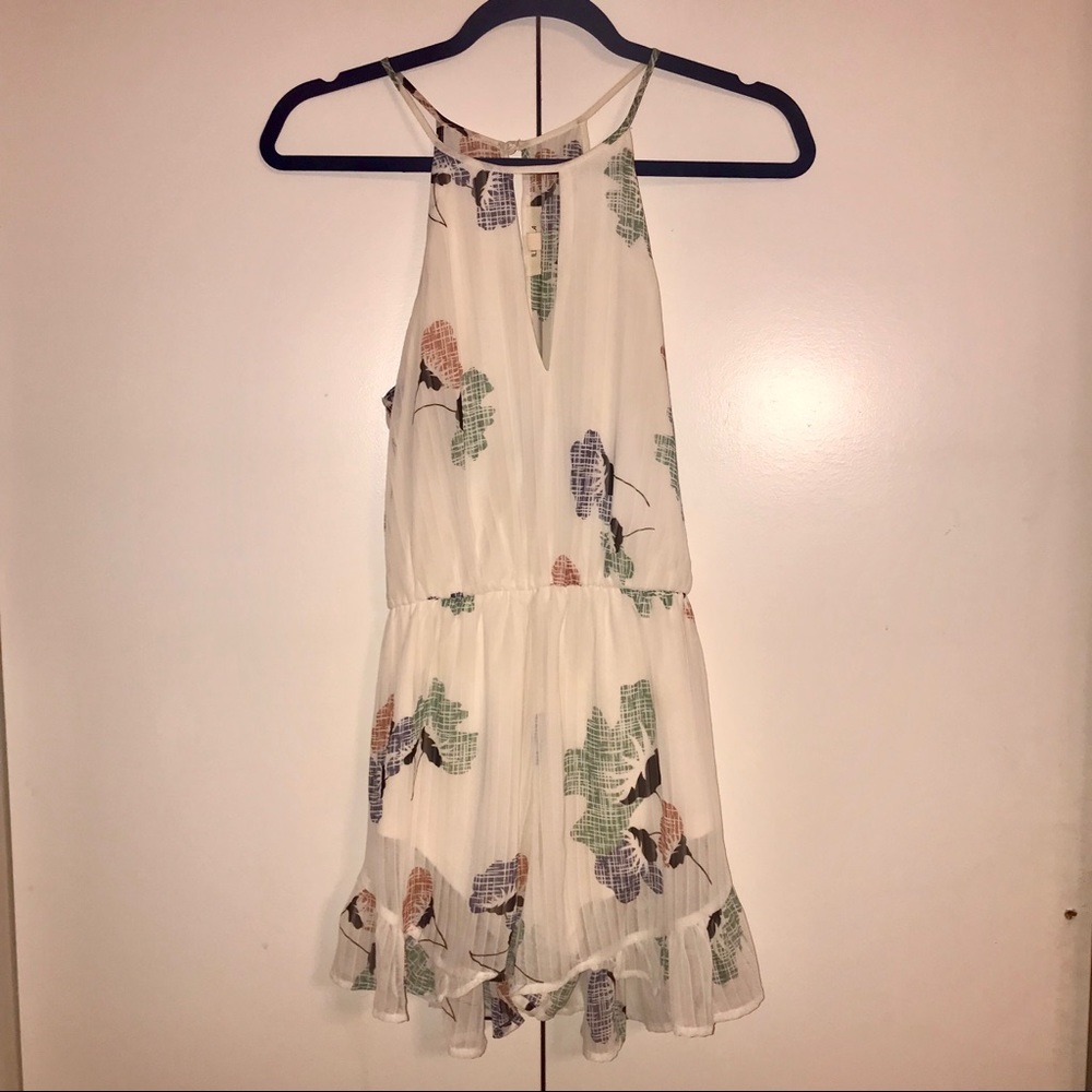 ❌sold❌ Flirty floral romper